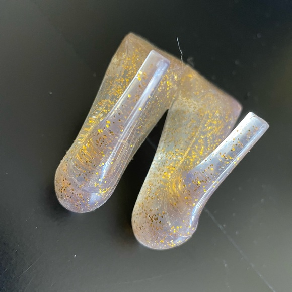 Sparkly glass slipper phone holder - Picture 2 of 8